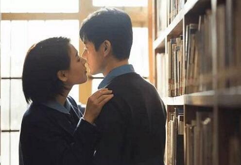 室友讨厌我男朋友 却还是抢走了他