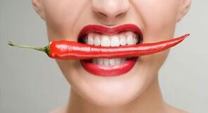 三种方法让你门牙拒绝有缝尴尬 从此魅力加分