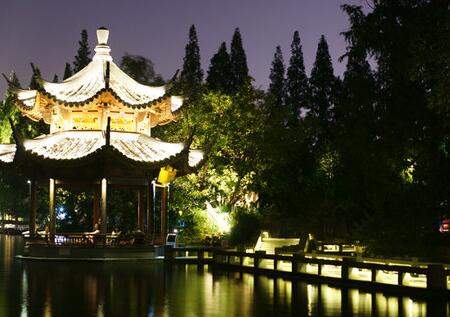 浪漫且完美的旅行 有哪些地方的夜景适合游玩呢