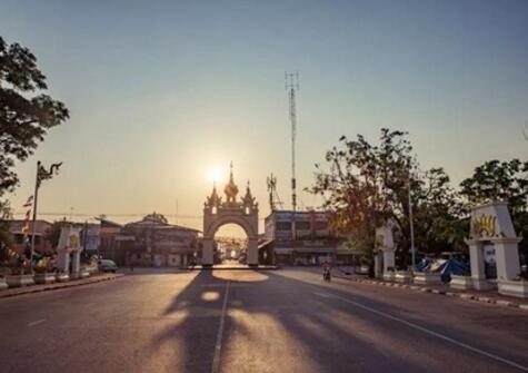 爱在最后成了偏执 我成了尾随你身后的影子