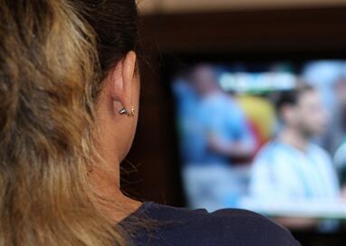 长时间看电视对孕妇和胎儿都会造成不良影响