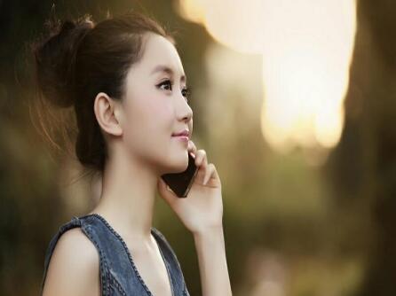 人生是场孤独的旅行 总要遇到一个人陪你快乐下去