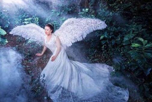 胖新娘创意婚纱照 效果真是神奇