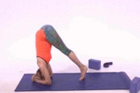 瑜伽中的倒立式能瘦腿瘦腰改善多种疾病