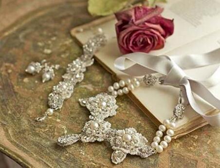 结婚肯定少不了首饰 你需要这样佩戴
