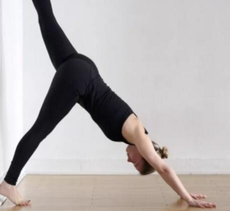 瑜伽初入门 练好瑜伽中的倒立动作