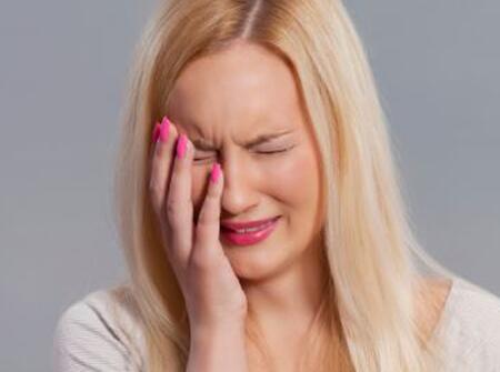 手指缝间长水泡瘙痒怎么办