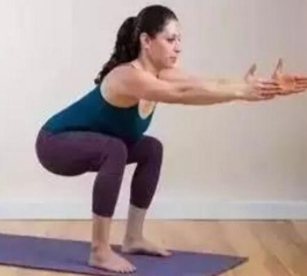 女生含胸驼背没气质 这几组瑜伽动作帮你塑形