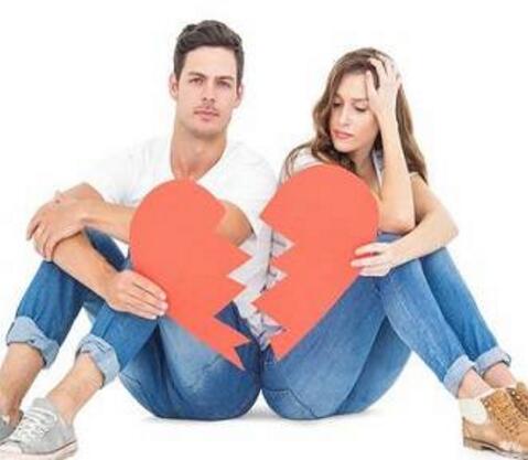 分手后我缠着男友 却惨遭暴打