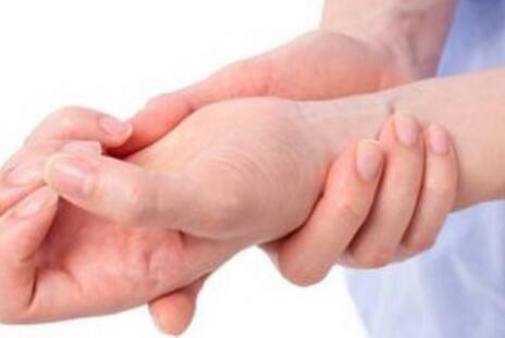 身上痒一抓就起红疙瘩是怎么回事