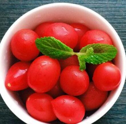 经常吃圣女果有什么好处 圣女果可以美白吗