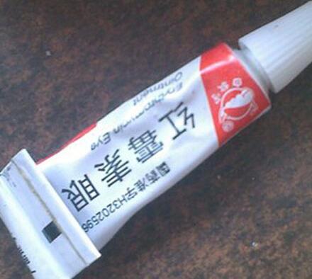 使用眼药膏要注意四个要点