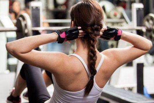 如何打造诱人的马甲线 需要毅力和综合条件才能拥有