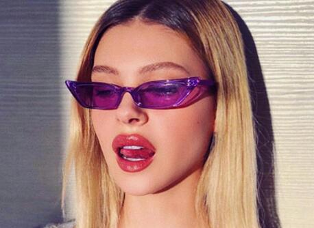 夏天彩色墨镜选哪一款 墨镜可以提升你的时尚度