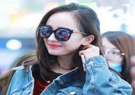 出街造型不够亮 可能就需要一款墨镜了