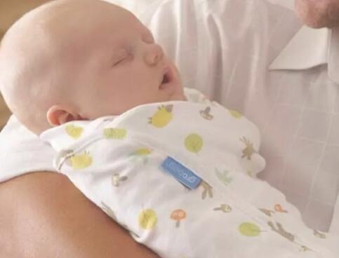 新爸妈们快来看一看您抱小宝宝的姿势正确吗