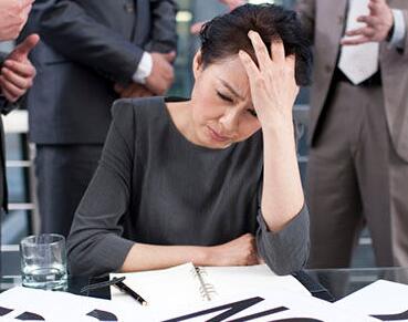 中年夫妻选择离婚 双方谁更吃亏