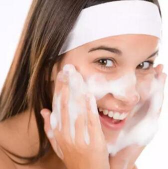 女生想要减少脸上斑 教你学会这三招