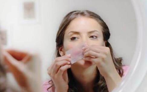 脸上总是起痤疮怎么办 要注意哪些问题