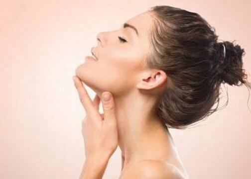 张柏芝的四步化妆法 打造精致亮眼面容