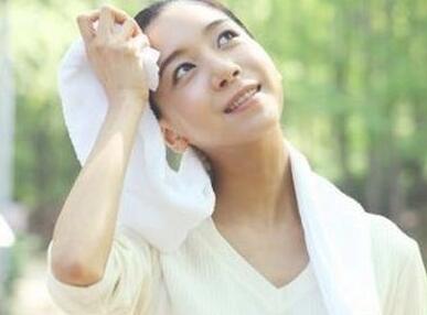 心理纳凉调饮食 清理暑湿喝中药