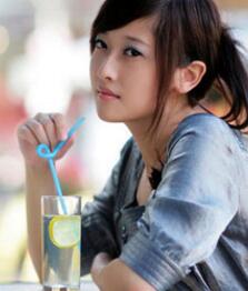 夏季喝饮料越喝越渴是什么原因呢