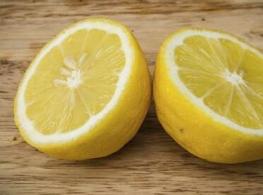 夏季吃错水果也会毁容了吗 因为夏季吃这些水果容易被晒伤