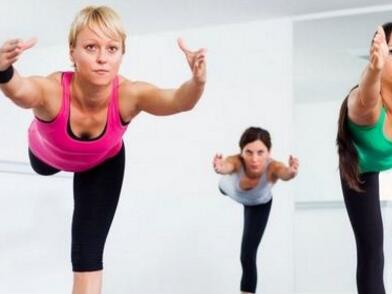 跳健身操有哪些好处呢 什么是男子有氧健身操