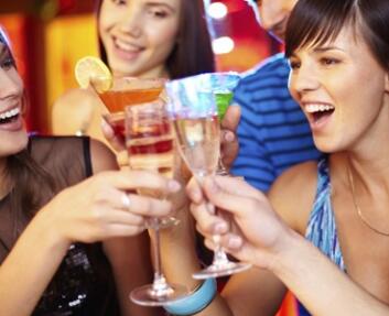 喝酒的利弊 小酌怡情大醉伤身