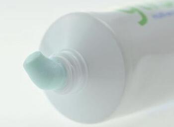 牙膏过期了 过期牙膏的另类用法