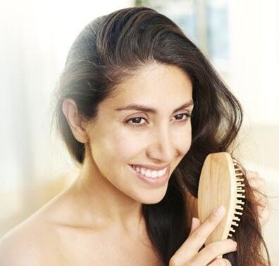 头发稀少该如何是好 是什么原因导致头发稀少