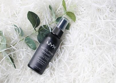 散粉 定妆喷雾的用法 女生什么时候上脸效果好