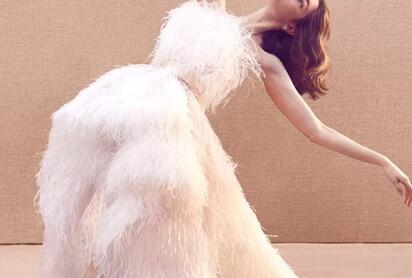 白色婚纱美出惊艳感 空气质感礼服打造独特品味