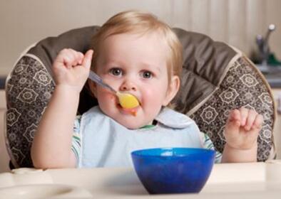 母亲需要在孩子成长的最佳时机及时养成好的吃饭方式