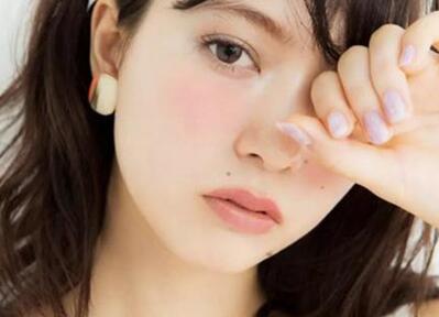 想要成为素颜女生 学会卸妆方法很重要