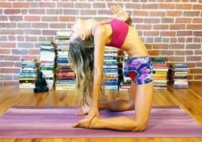 瑜伽动作让你挺直腰身长高两公分