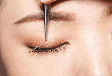 教你贴双眼皮的正确方法 让女生的眼型更加漂亮