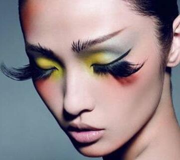 假睫毛胶水使用不当恐伤眼睛