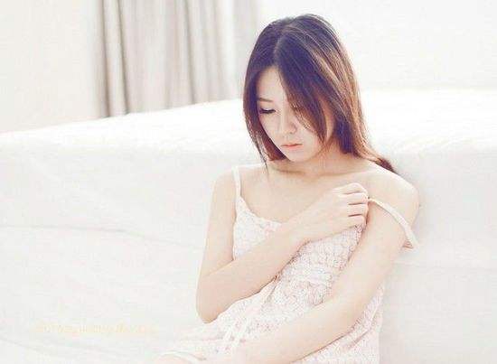 浓精浇灌美妇的子宫|老刘的手揉捏在苏晓雯的屁股上