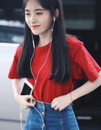 鞠婧祎竟然当众提裙子 是什么原因和勇气