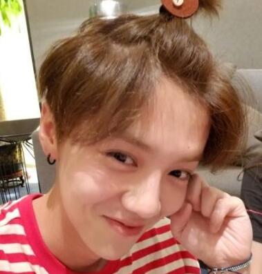 关晓彤为鹿晗庆生 跑男人员全都在