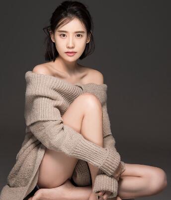 施予斐有靠山吗 施予斐经历了什么