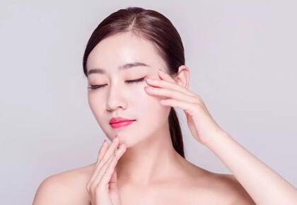 有什么办法改善黑眼圈呢 茶水可以吗