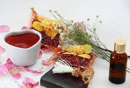 玫瑰精油去除皱纹 让女生重泛年轻光彩