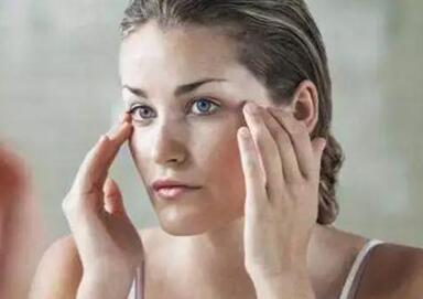 开上暖气的房间 肌肤如何保持水润活力