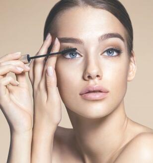 女生的睫毛怎样才能变长 这四个方法简单又实用