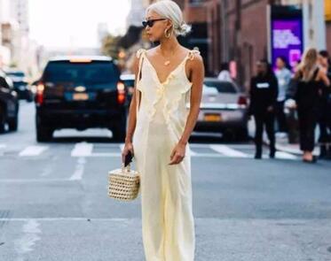 宽肩女生如何选择衣服 三个搭配小技巧显肩瘦