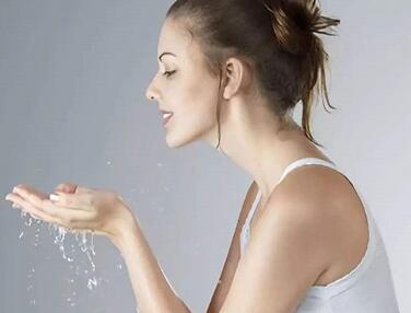 用了补水面膜皮肤还是不好 保湿乳液才是王道