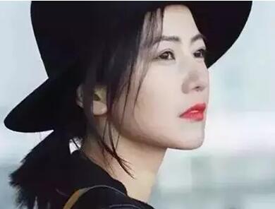 最近流行起来的是这一款女星们都在绑的低扎发