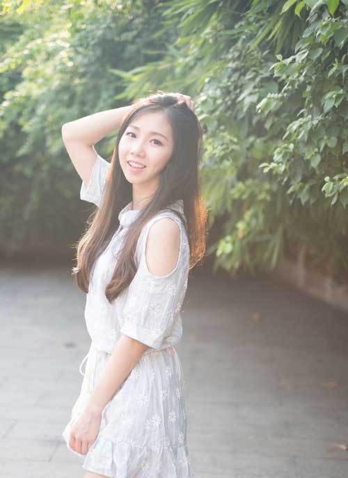 小穴真紧,干爹喂饱你小妖精真紧|在沙发上舒服的眯起眼睛